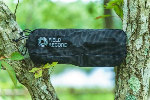 黒が基調の「FIELD RECORD」、最近かなり気になる。今回は重さがリンゴ