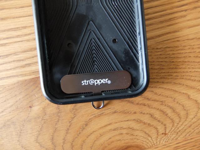 YOSEMITE MOBILE STRAP PRO KYOTO」は、愛用中のスマホケースに装着