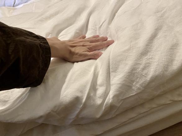 無印良品のコンパクトな「グレー羽毛薄掛ふとん」が、1年中活躍 無印良品のコンパクトな「グレー羽毛薄掛ふとん」が、1年中活躍