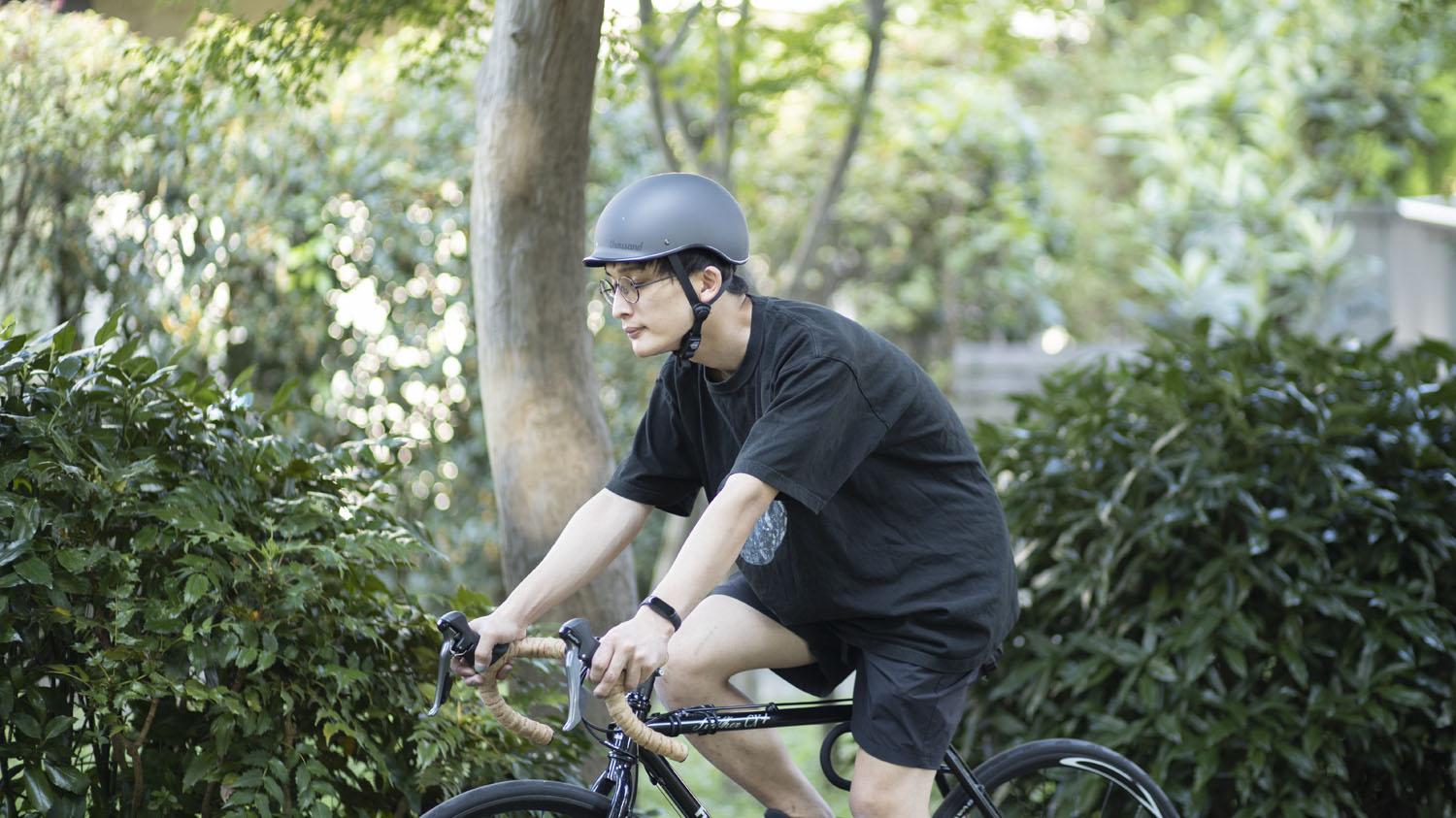 シュッとしすぎず自転車を楽しめる「最高にちょうど良いヘルメット 
