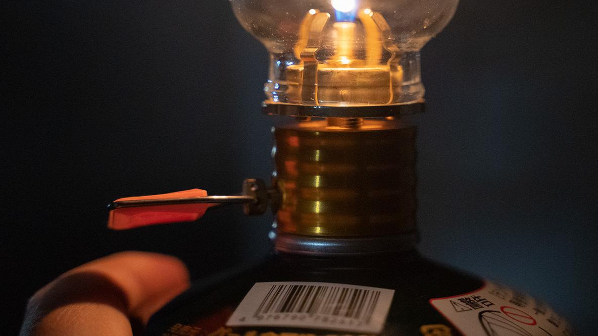 ミニマルワークスの「エジソンランタン」は、刺激が欲しくない夜