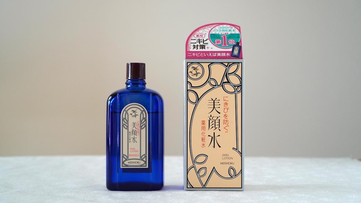 明色美顔水」は、1,000円以下のニキビ対策薬用化粧水。130余年