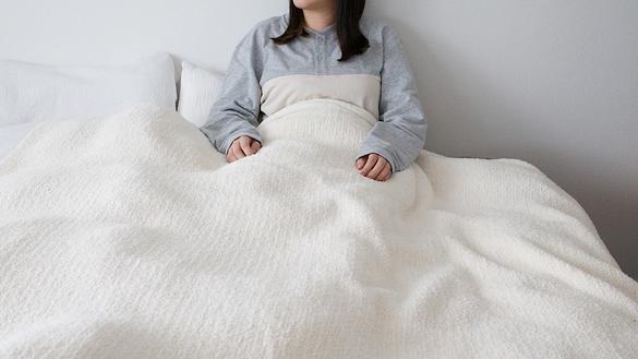 I wanted a blanket like this! MUJI 's knit blanket is light, fluffy and  the best | ROOMIE