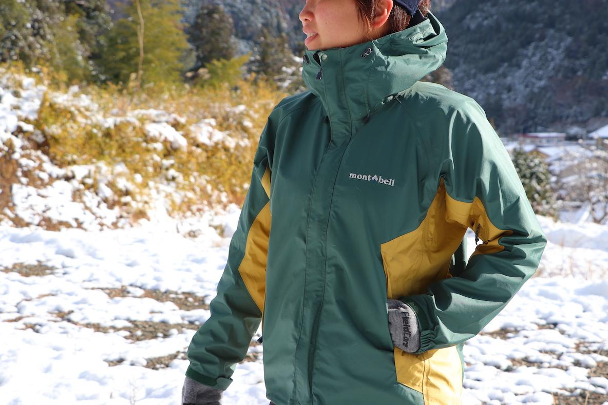 モンベルの「レインワーカージャケット」は、雪かき作業の強い味方
