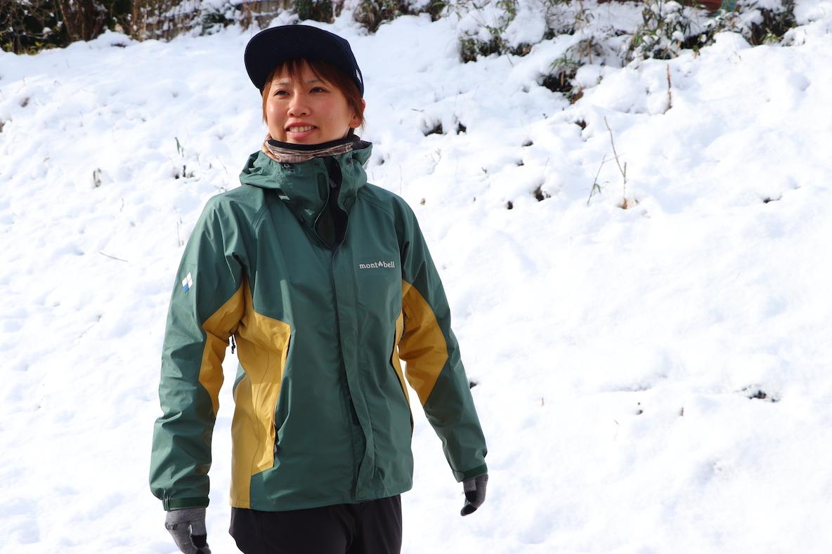 モンベルの「レインワーカージャケット」は、雪かき作業の強い味方