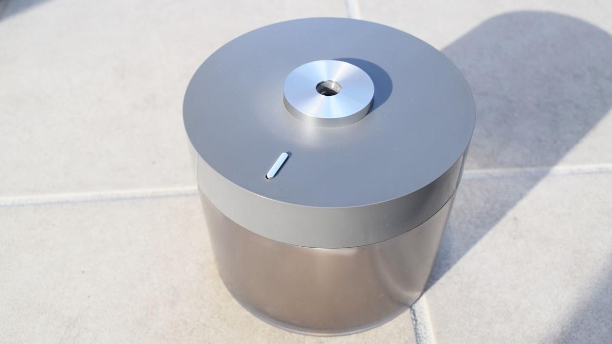 ここまでシンプルな加湿器を求めてた！ スリーコインズの卓上加湿器は間接照明にもなる、充実の機能性｜マイ定番スタイル | ROOMIE（ルーミー）