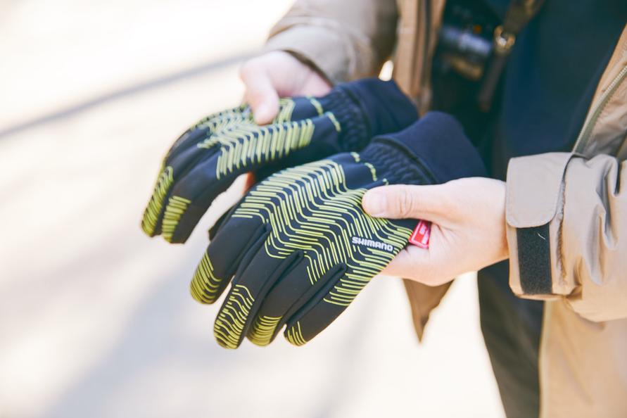 SHIMANO(シマノ)の手袋「WINDSTOPPER サーマルリフレクティブグローブ」