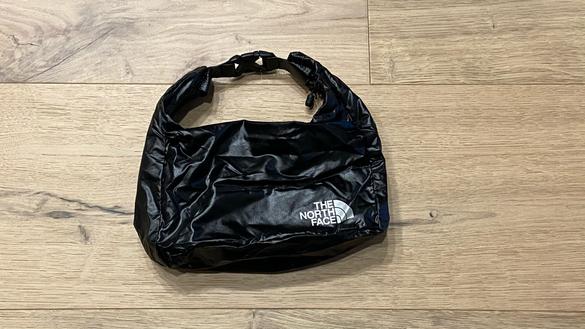 THE NORTH FACEの「パーテックスキャニスター」は、サコッシュ