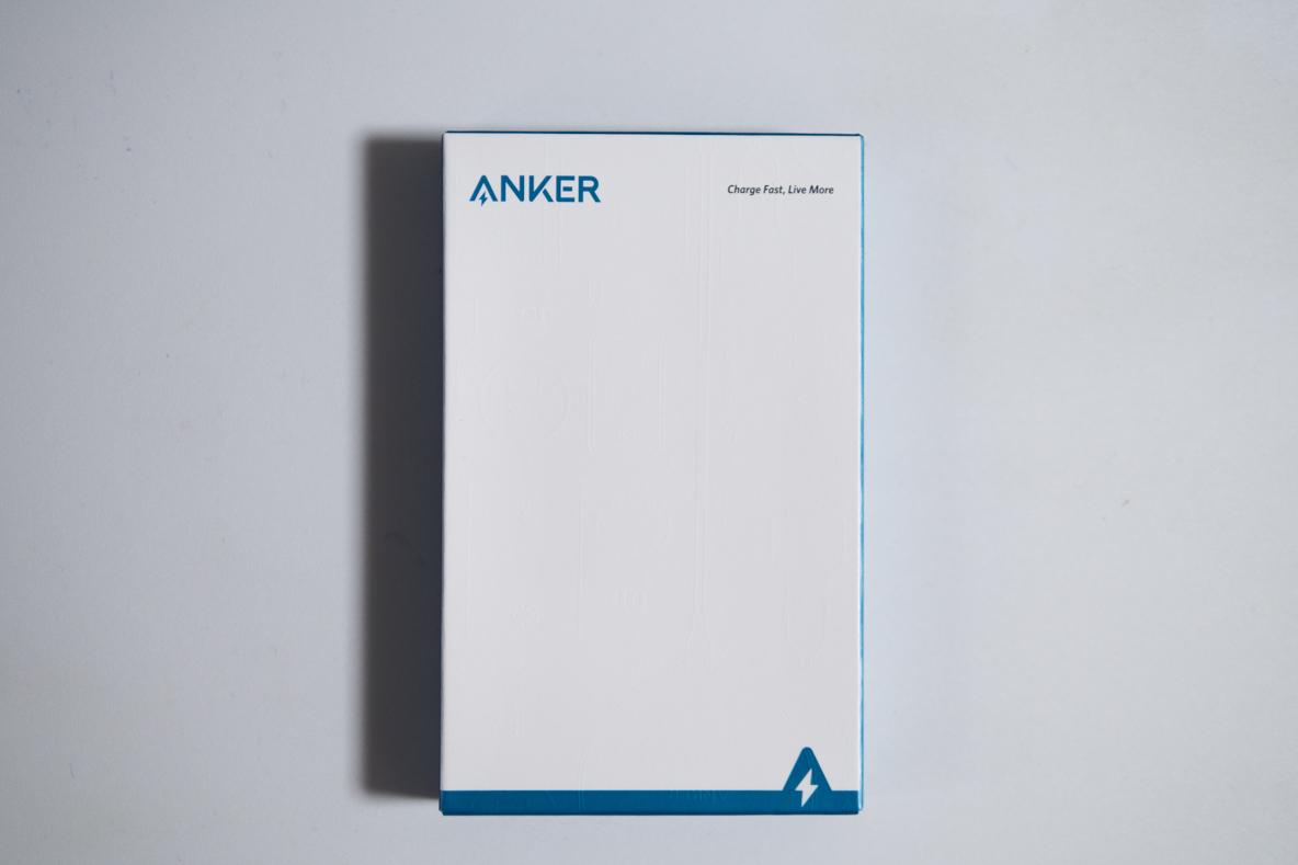 Ankerの「マグネットケーブルホルダー」を使い始めたら、デスクワーク