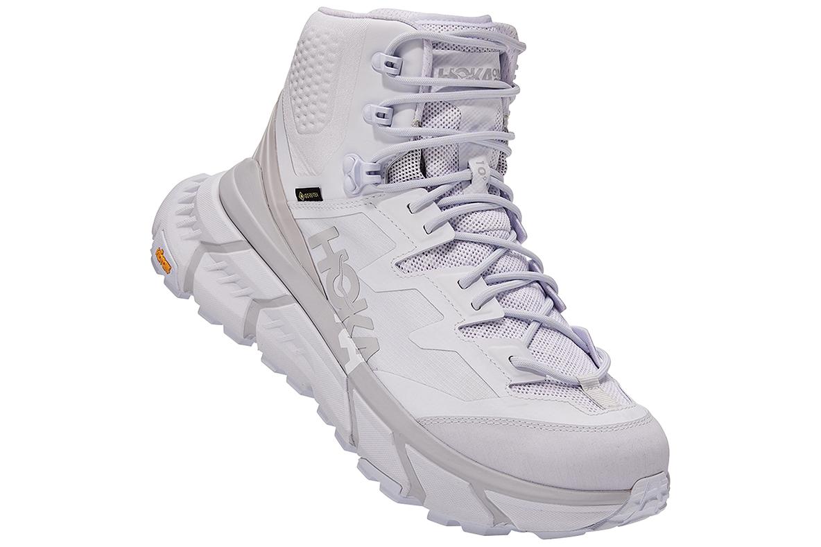 HOKA ONE ONEの「VARIANT WHITE PACK」はグレーが効果的！ 春コーデに