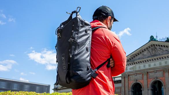 EXPEDの「Black Ice 30」はどんな大雨でも絶対濡れない安心感。完全 
