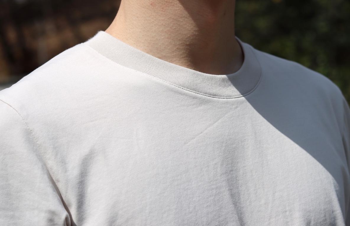 ユニクロの「エアリズム長袖Tシャツ」は、袖と首元がヨレにくい