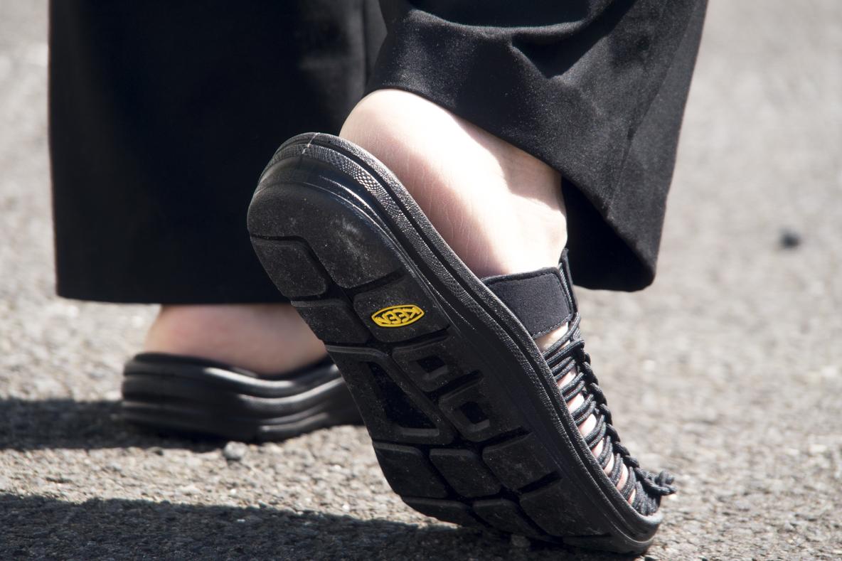 KEENの人気サンダル「UNEEK SLIDE」がフィット感抜群なのに超