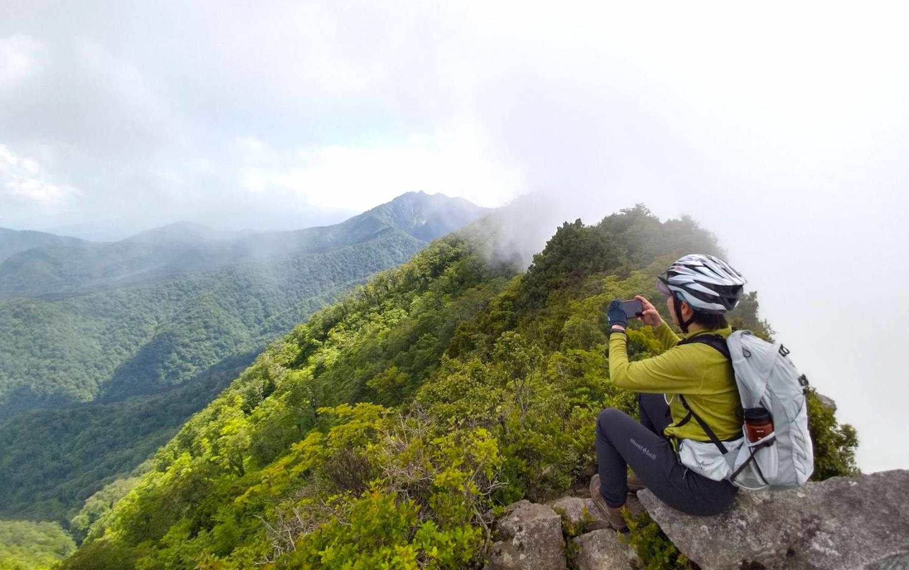 唸るほどの背負い心地！ オスプレーのバックパックが日帰り登山のお