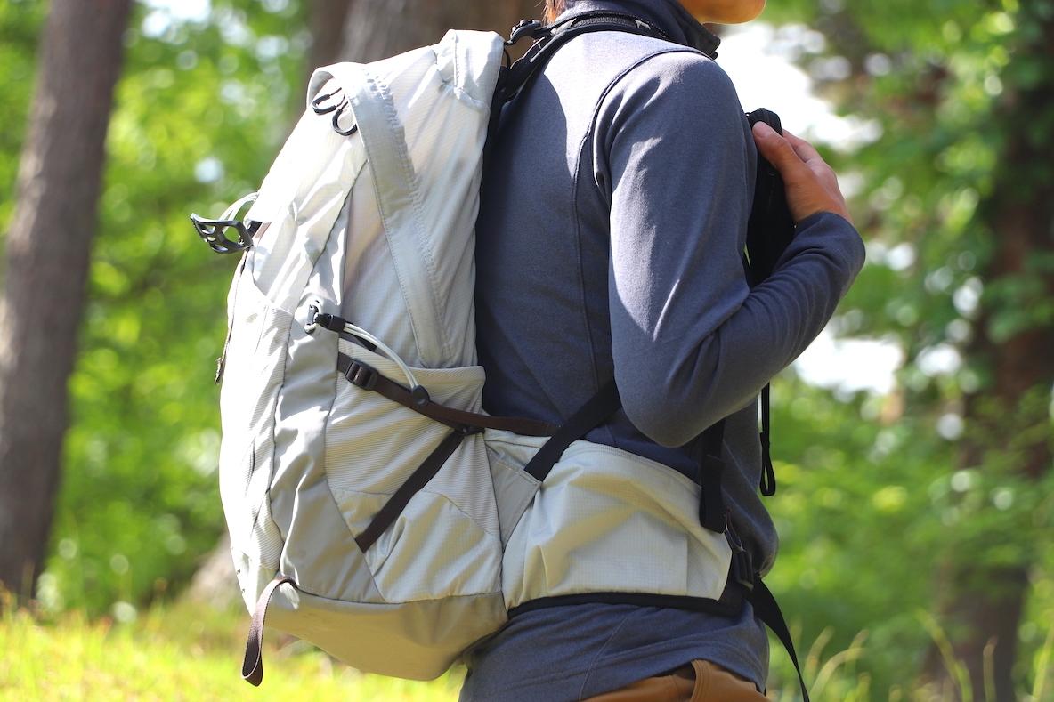 唸るほどの背負い心地！ オスプレーのバックパックが日帰り登山のお