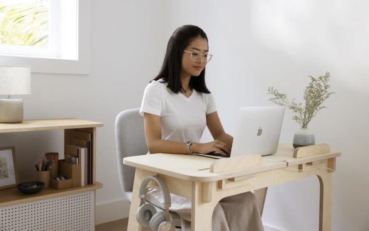 コアラのデスクとチェア、テレワークにちょうどよさそう！ どちらも5分で組み立てられるよ ROOMIE（ルーミー）