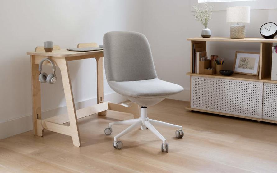 コアラのデスクとチェア、テレワークにちょうどよさそう！ どちらも5分で組み立てられるよ ROOMIE（ルーミー）