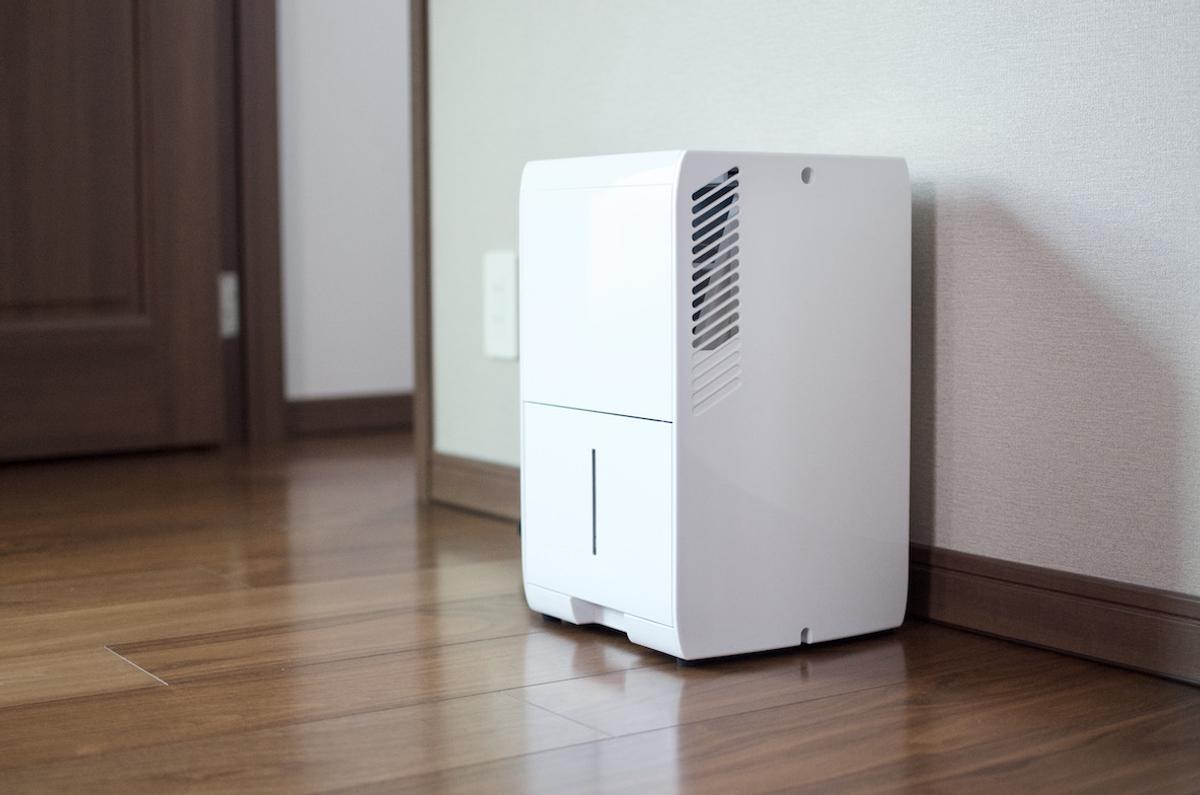 【ほぼ新品未使用】除湿機 22年製　アイリスオーヤマ IJC-J56-W Amazon | コンプレッサー除湿機5.6L KIJC-J56 ベージュ