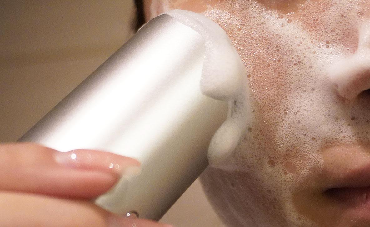 サロニアの「こすらない洗顔ブラシ」で、使用後の肌が柔らかくもちもち