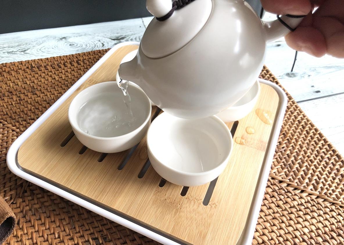 ★ 中国茶器セット　《茶壺(急須)1点　及び　茶杯(湯飲茶碗 )4客》