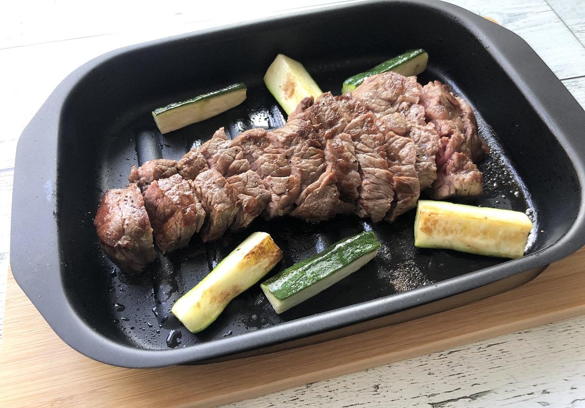 和平フレイズの「グリルパン」で、“お店みたいなステーキやハンバーグ