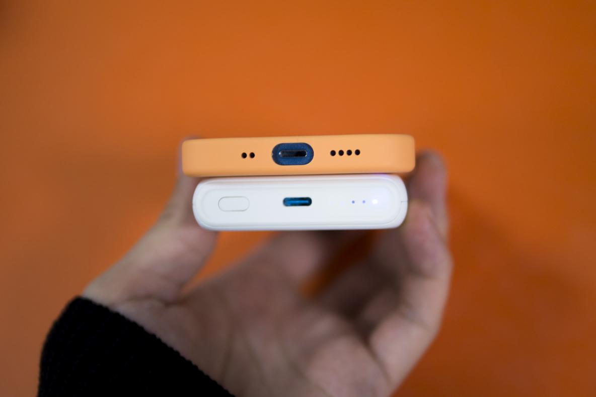 Ankerの「マグネットでくっつくモバイルバッテリー」が快適