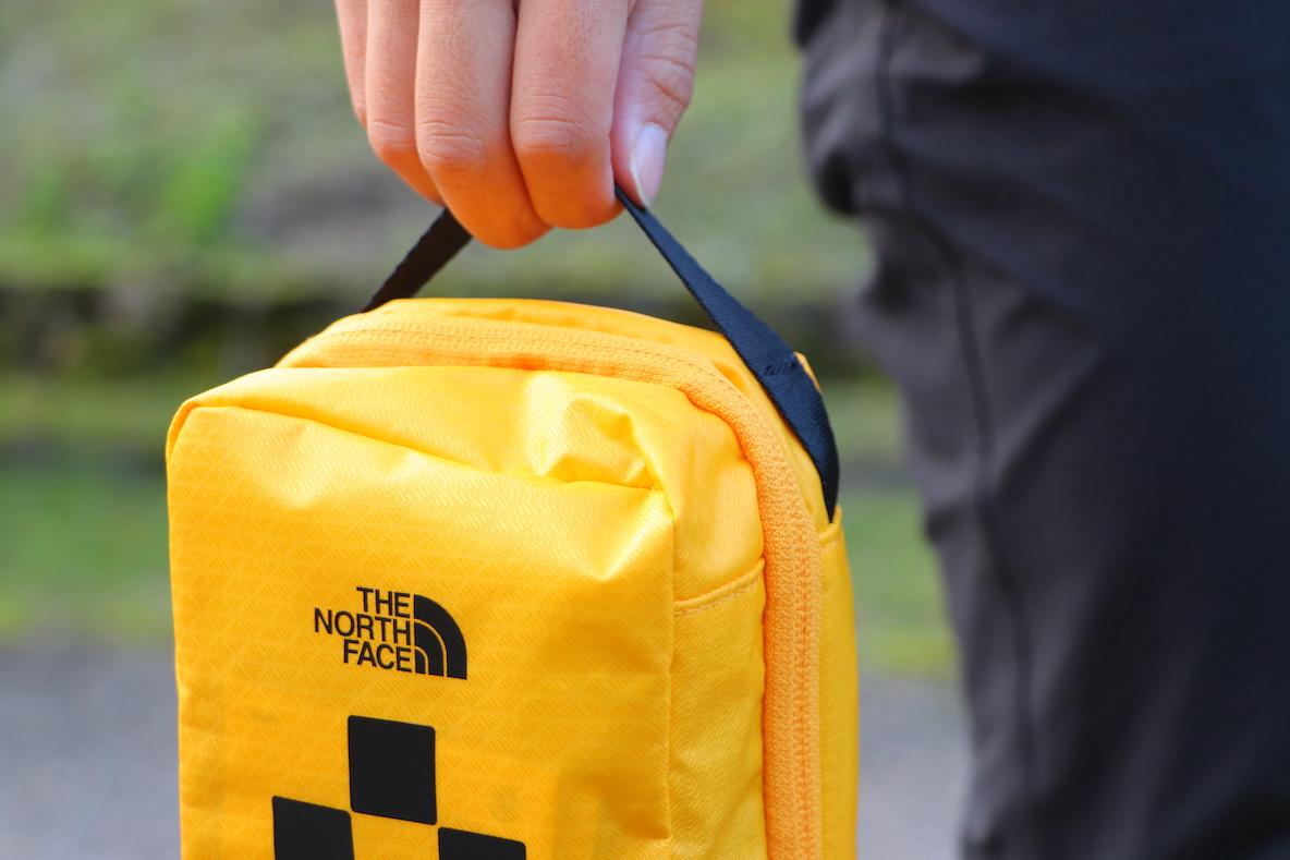 ノースフェイスの「ファーストエイドバック」を使って登山やキャンプに