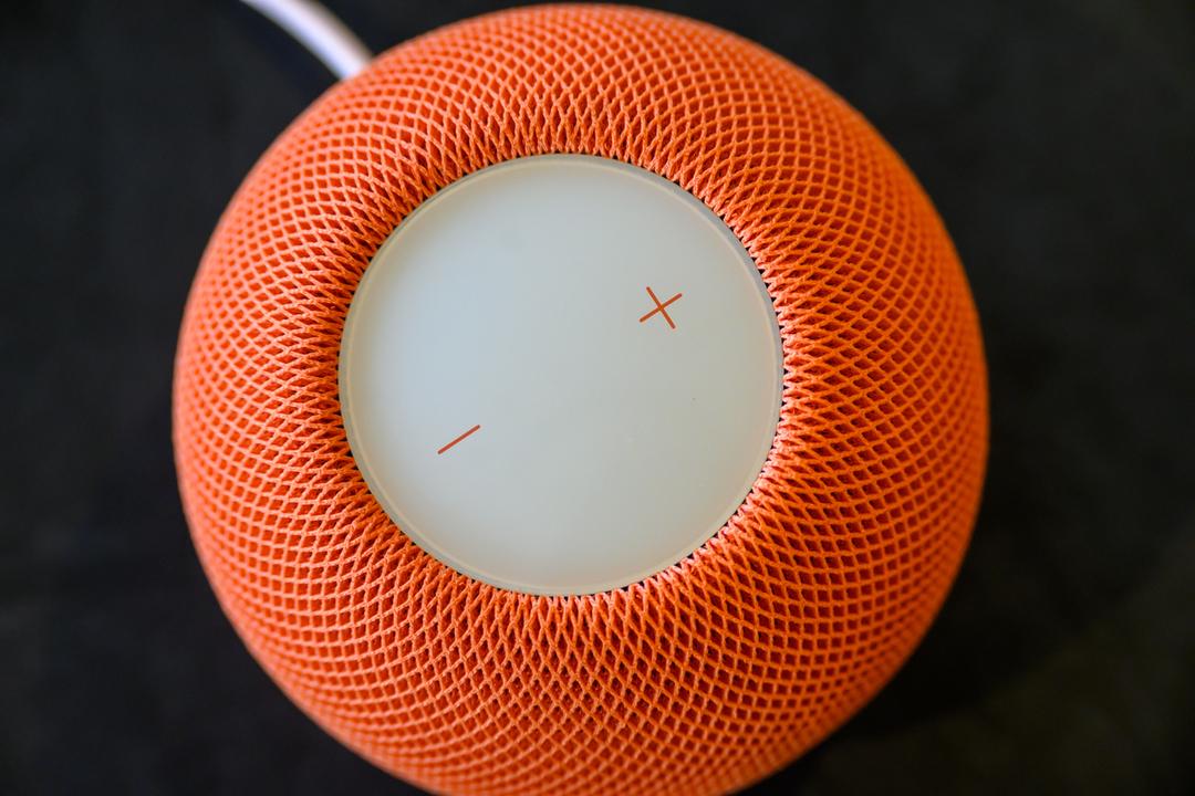 HomePod miniに新色登場！ 機能は変わらなくても気分はアガり