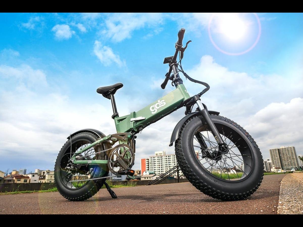 パワーとバッテリー容量はモンスター級。でこぼこ道も難なく走る