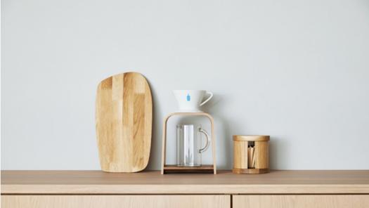 あのカリモクとブルーボトルコーヒーがコラボ!? 毎朝コーヒーを淹れる