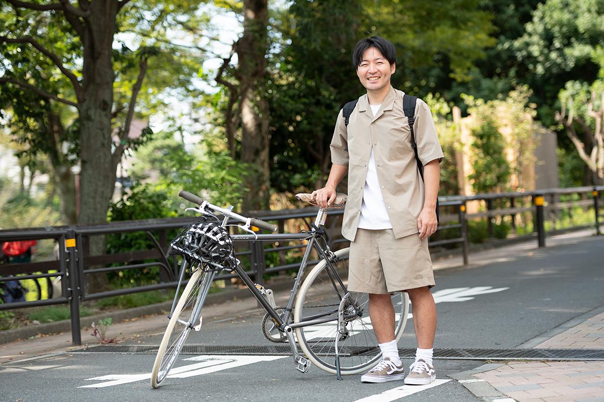 ロンドンで出会ったピストがきっかけで自転車好きに。いまは2台持ちでレースにも参戦するほどハマってます｜みんなの自転車 | ROOMIE（ルーミー）