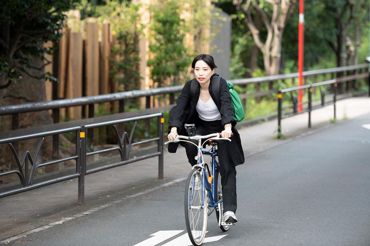 遠くのアウトドアも楽しいけれど、最近はTOKYOBIKEに乗って身近な東京探索にもハマっています｜みんなの自転車 | ROOMIE（ルーミー）