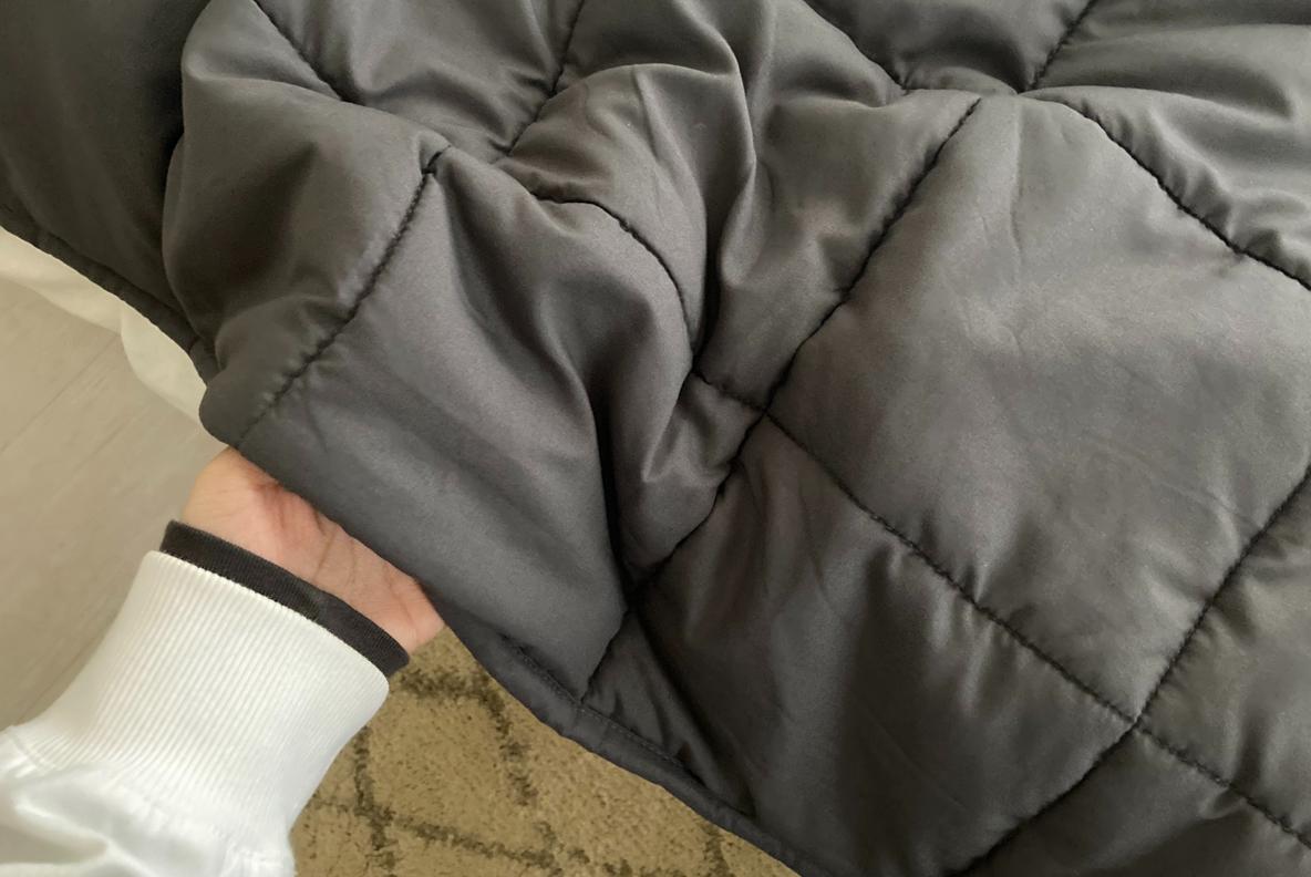 ニトリの「重い毛布」が睡眠の質をぐっと上げてくれた話。一度使ったら 