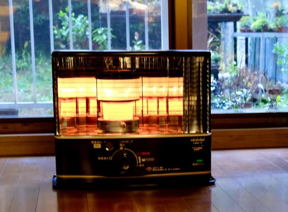 低燃費運転ができちゃうトヨトミの石油ストーブ「ダブルクリーン」は 