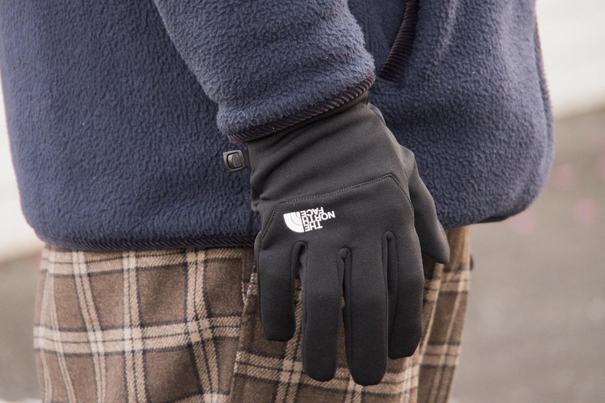 THE NORTH FACEの冬の定番「イーチップグローブ」は着け心地抜群