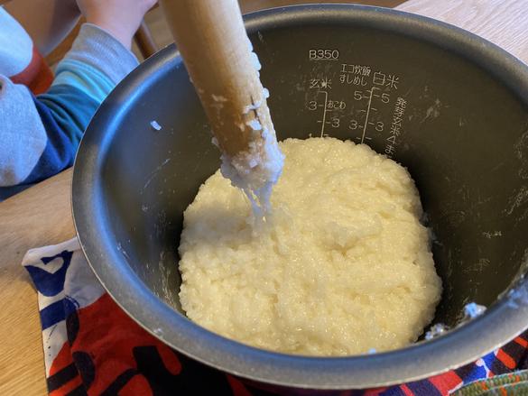 おうちで楽しむ「炊飯器餅つき」。家にあるものだけで簡単に