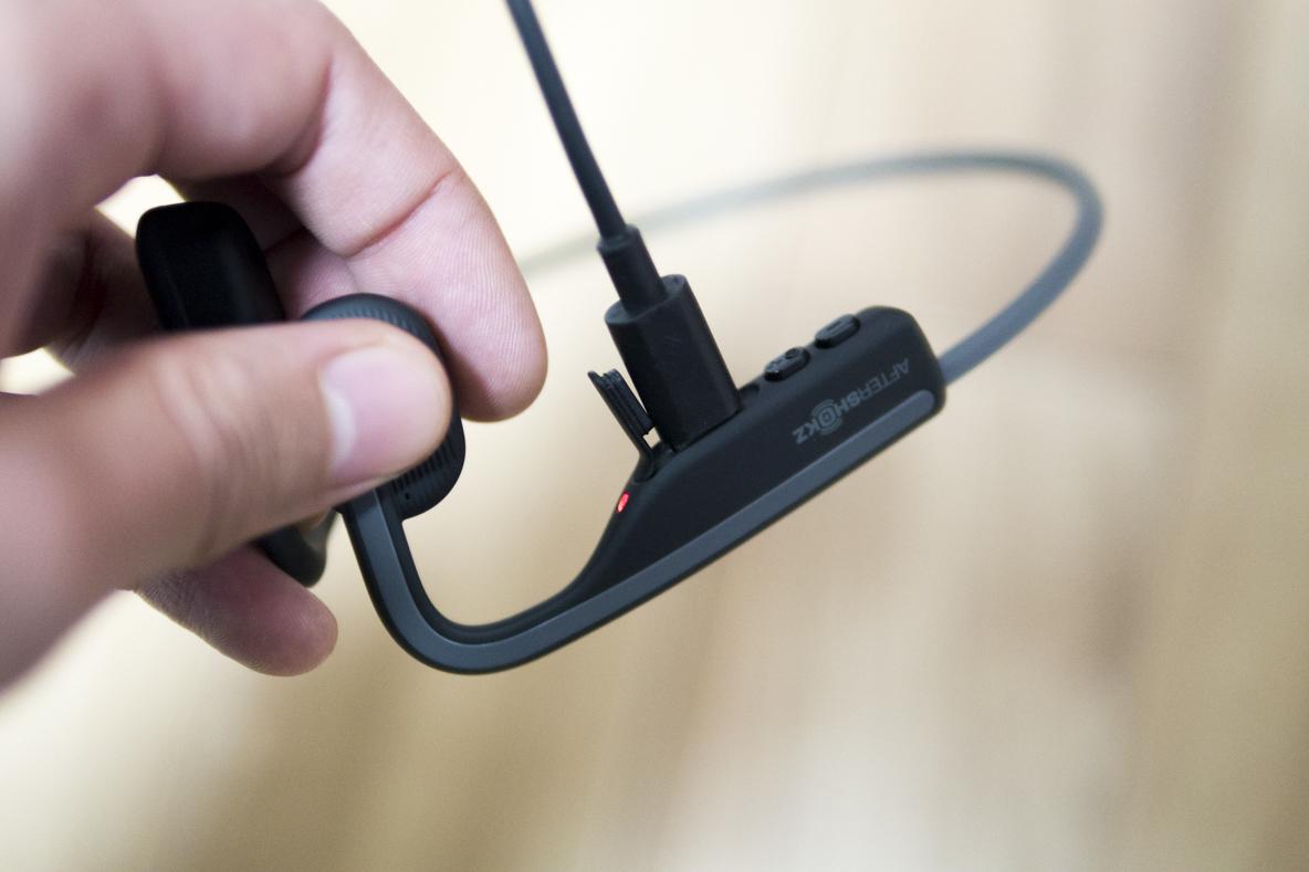 AfterShokzの「ハイエンドモデル骨伝導イヤホン」は着けてることを忘れ