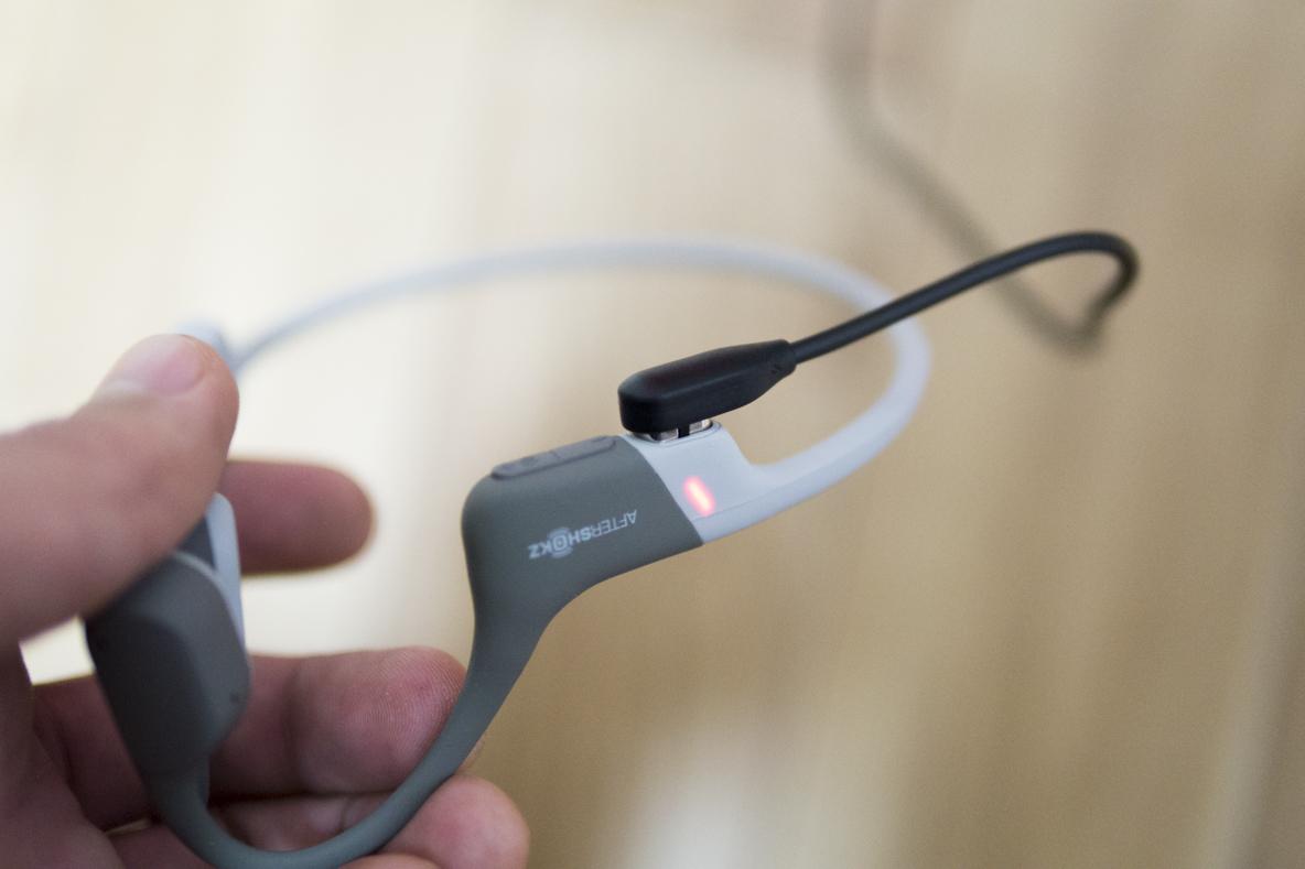 AfterShokzの「ハイエンドモデル骨伝導イヤホン」は着けてることを忘れ