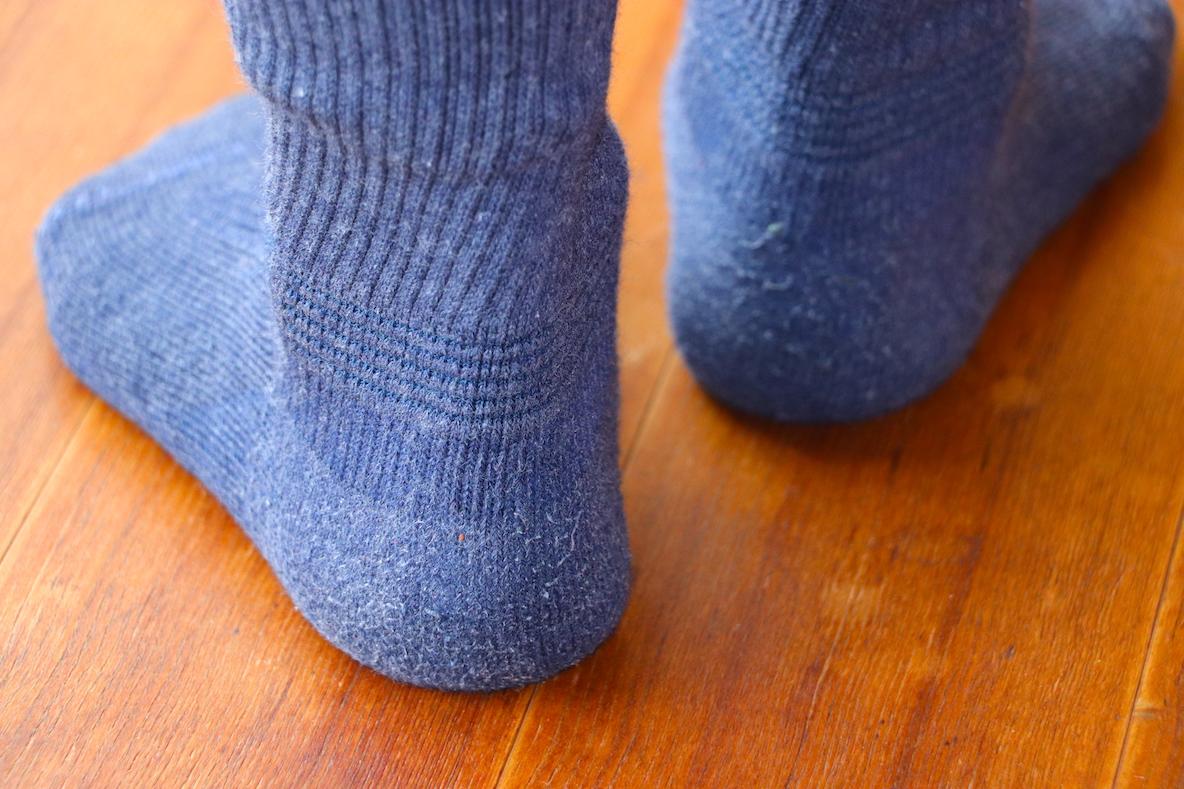 何年も愛用しているミズノの「ブレスサーモパイルソックス」は、暖かく