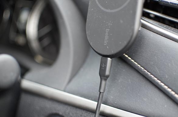 Belkin MagSafe対応 ワイヤレス車載充電器