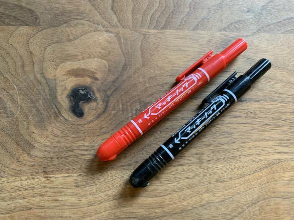 キャップレスでスムーズに片手で使えちゃう「マッキーノック」は