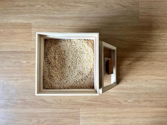 増田桐箱店の米びつは、機能的で出しっぱなしにできるデザインが魅力