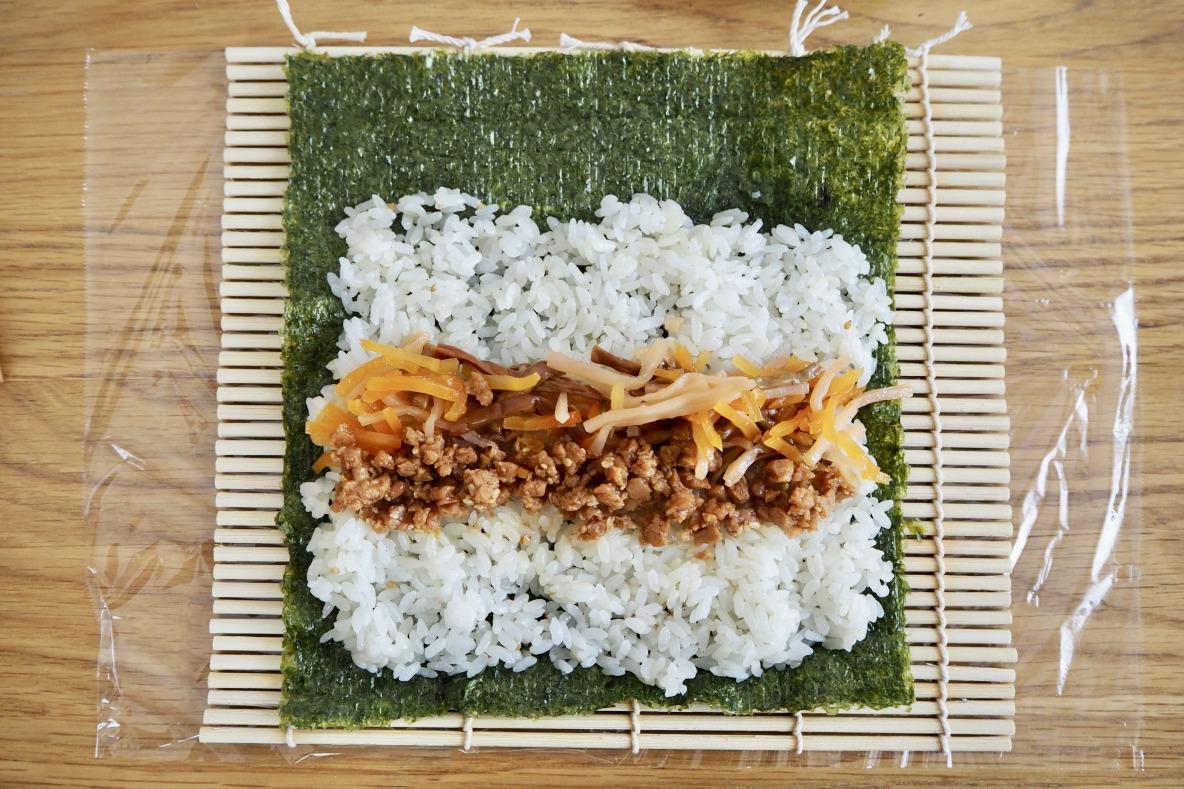 カルディの「キンパの素」なら、ごはんと海苔を準備すればＯＫ！こんなに手軽にキンパが楽しめるとは… | ROOMIE（ルーミー）