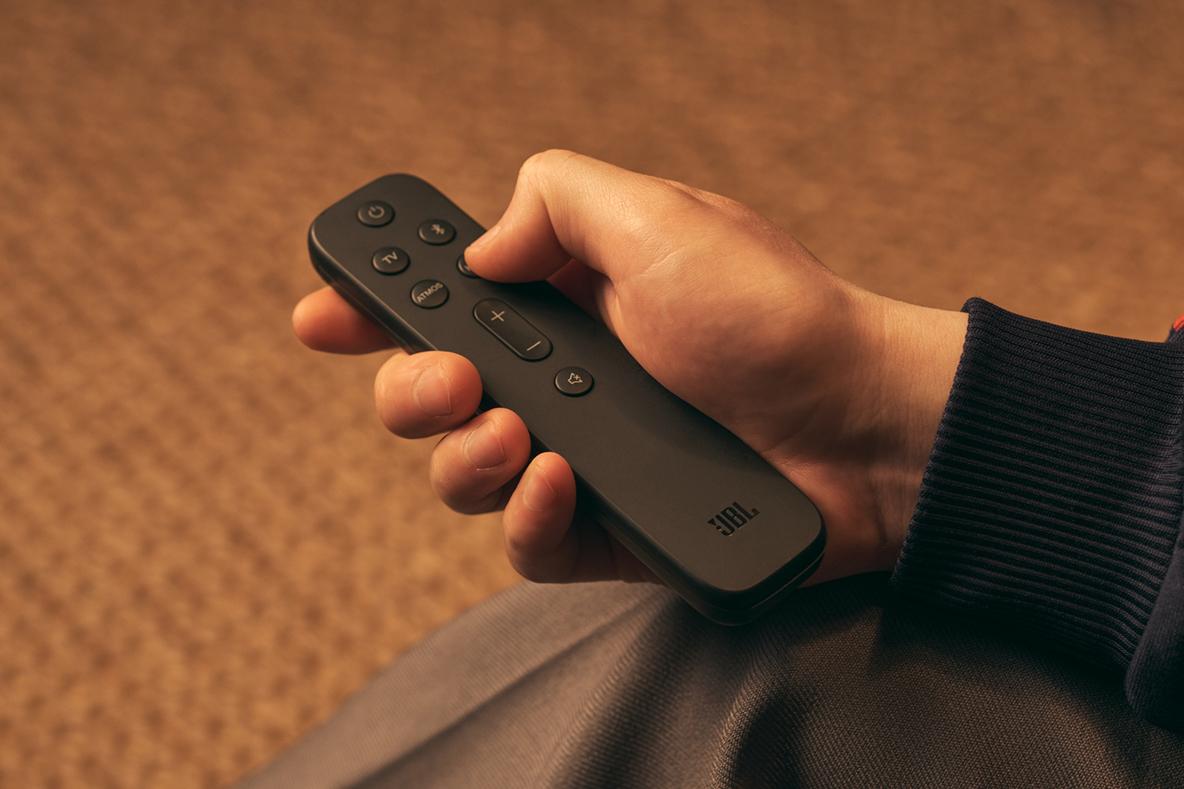 JBLのサウンドバーがあれば、映画も音楽も最高の体験に。今こそおうち
