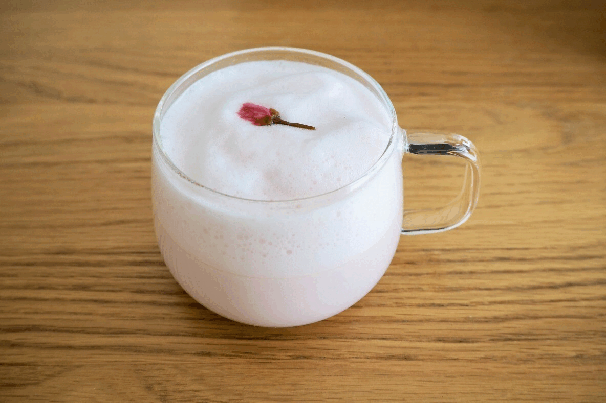 早抜きgif 2つのアイテムで、お手軽「桜スイーツ」づくりを楽しむ！“カフェ風の桜ラテ”も簡単にできちゃった～ | ROOMIE（ルーミー）