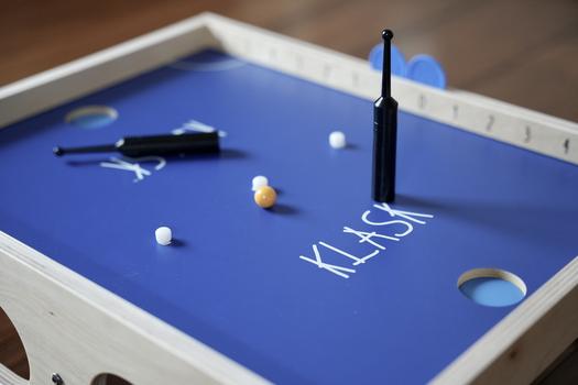 自宅で“ダーツ×射撃”。レーザーガンで楽しむ本格ダーツゲーム 