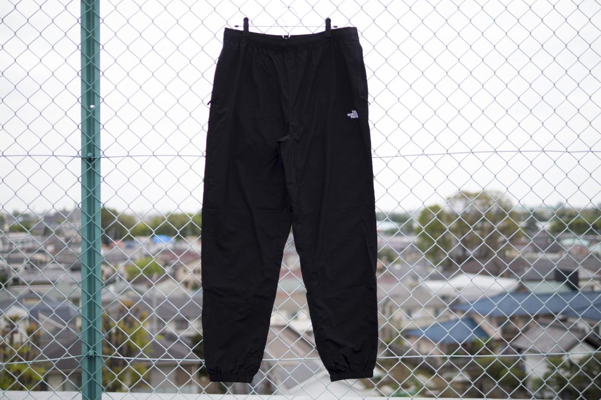 THE NORTH FACEの「バーサタイルパンツ」は軽くて雨にも対応できる優れ
