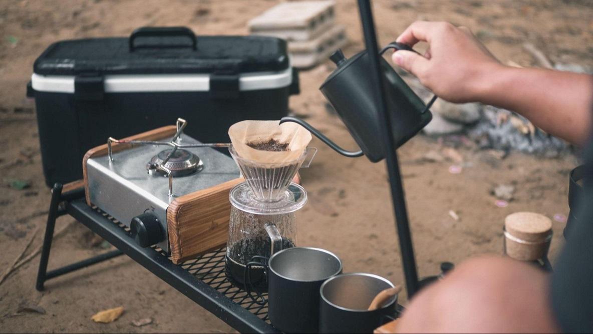 キャンプでコーヒーを楽しむには？ドリッパーなどおすすめ道具も紹介