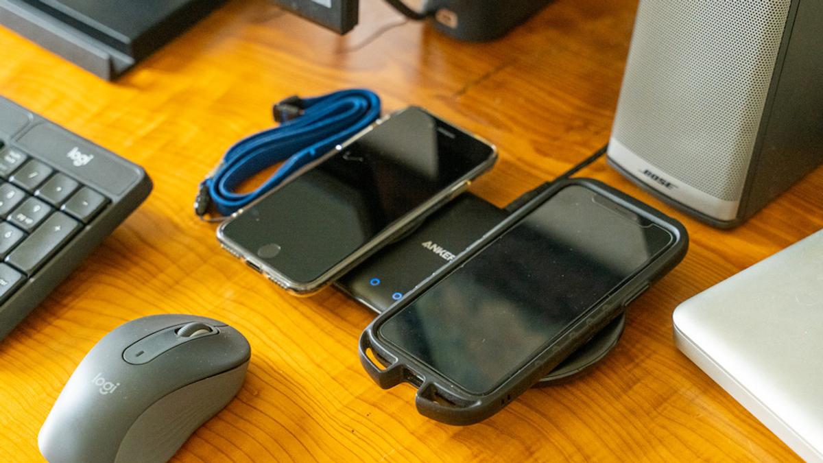 Ankerの2台同時にワイヤレス充電できちゃうガジェット、AirPodsとの 
