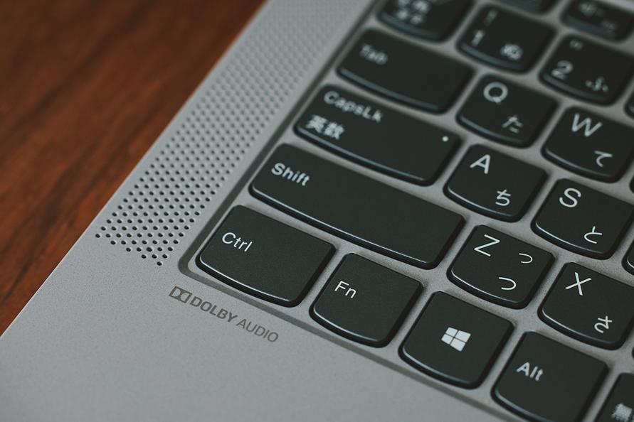 Lenovo「IdeaPad Slim 550」